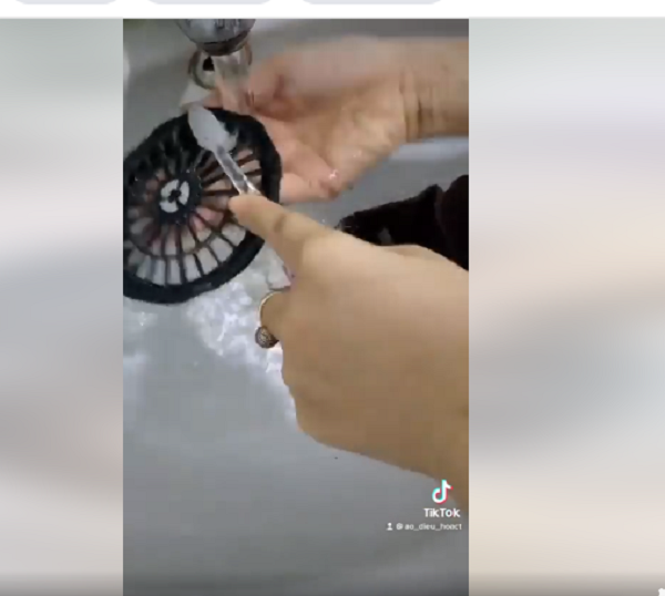 Tháo và rửa lồng quạt