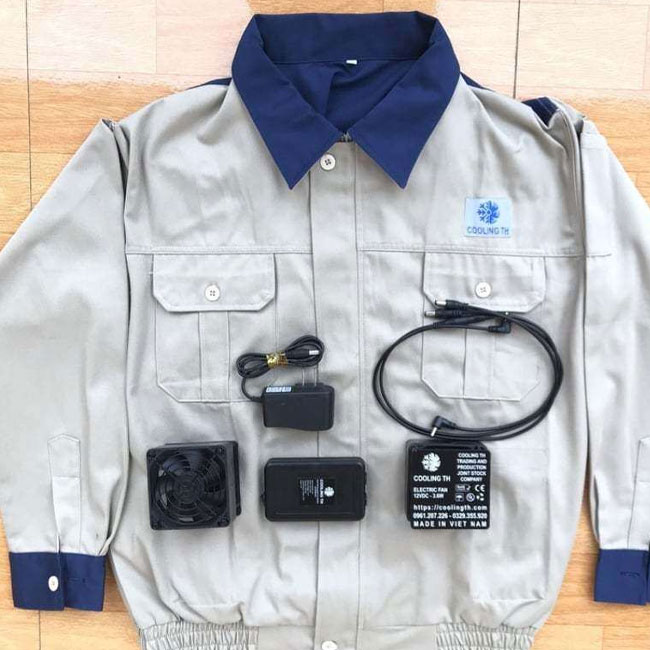 Tháo quạt và pin ra khỏi áo điều hòa JW trước khi giặt