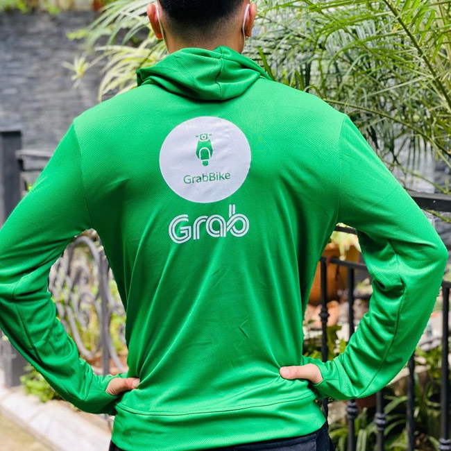 Bạn cần đo chiều cao, cân nặng và số đo ba vòng để xác định kích cỡ áo phù hợp.