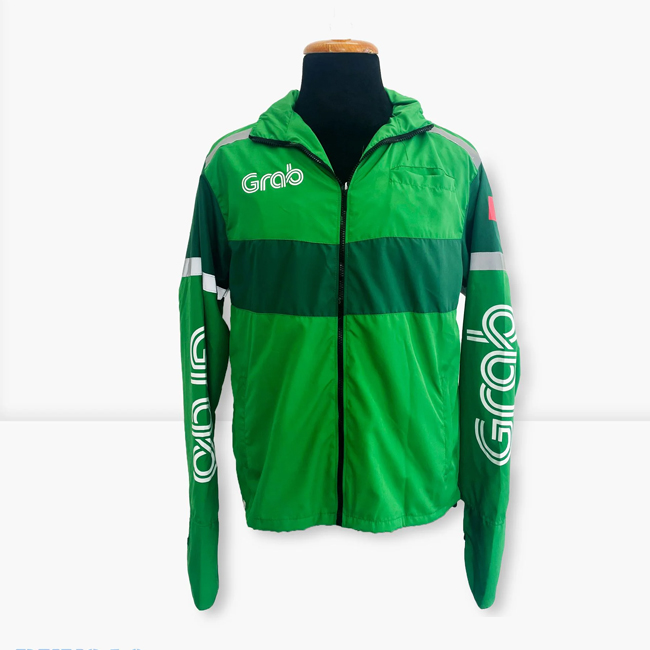 Bạn có thể mua áo chống nắng Grab online thông qua các trang web bán hàng trực tuyến như Lazada, Shopee, Tiki hoặc Sendo.