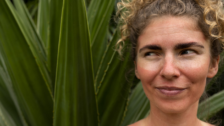 Bạn nên hạn chế tiếp xúc với ánh nắng