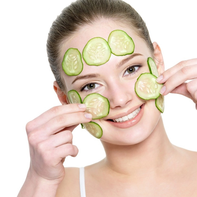 Các nguyên liệu tự nhiên như chanh, khoai tây, sữa chua, mật ong, cà chua, lá bạc hà,...