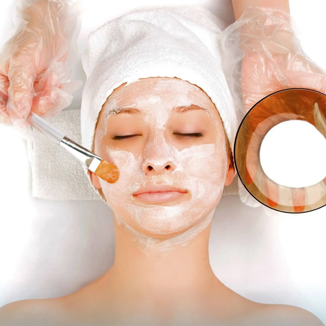 Sữa chua không đường có chứa probiotic giúp cân bằng độ pH, làm dịu da viêm và kích thích sản sinh collagen.