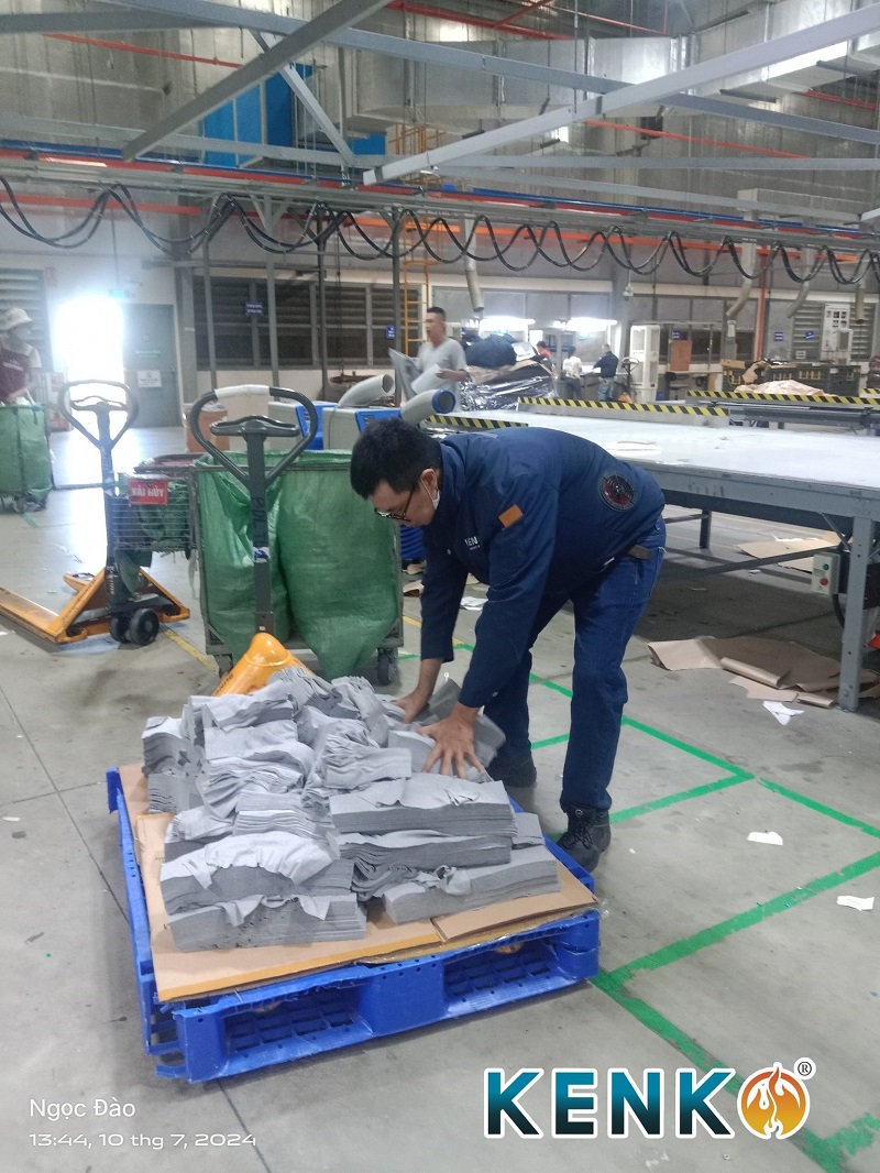 ao-dieu-hoa-cho-cong-nhan-kho-xuong-1