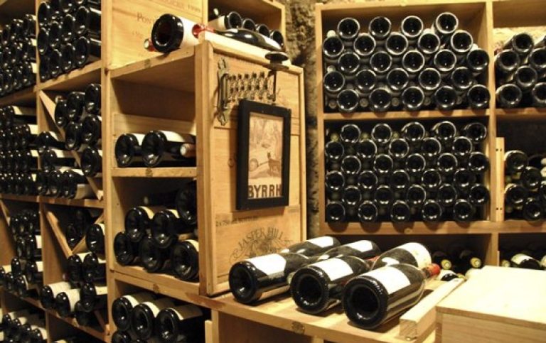 Lợi ích khi sử dụng máy hút ẩm trong kho bảo quản thực phẩm, hầm rượu